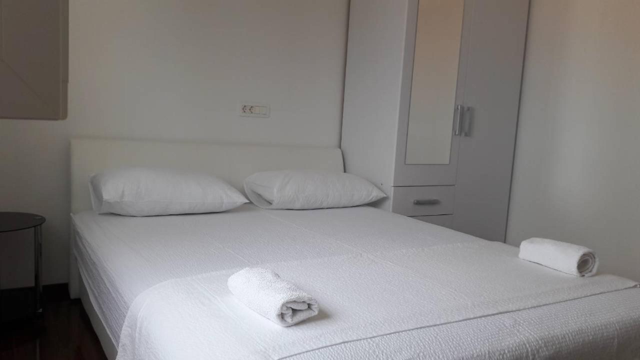 Apartments By The Sea Bilo, Primosten - 14601 Extérieur photo