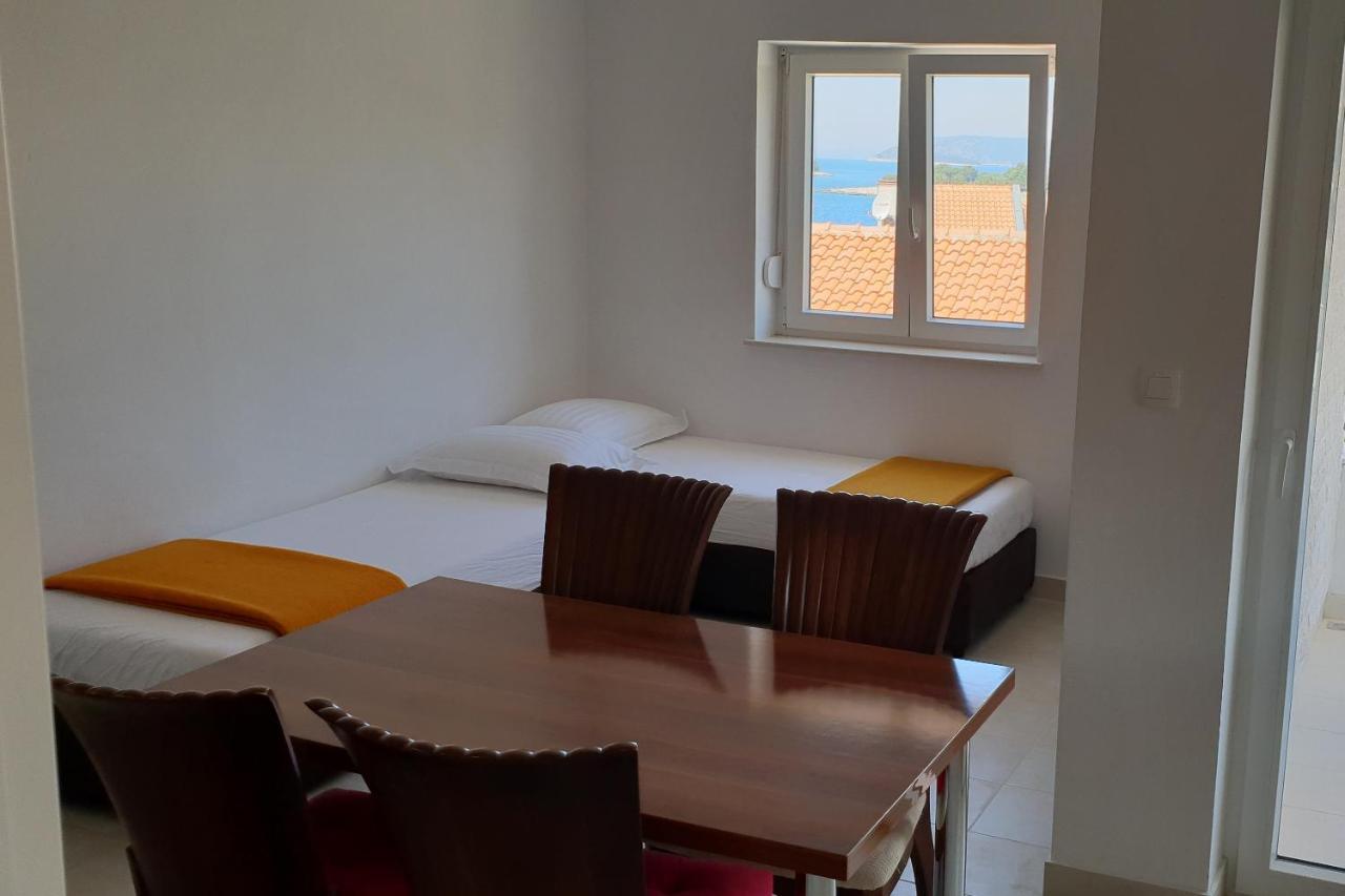 Apartments By The Sea Bilo, Primosten - 14601 Extérieur photo