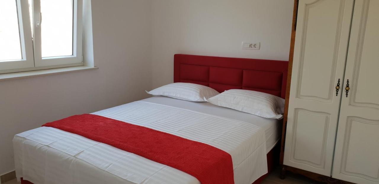 Apartments By The Sea Bilo, Primosten - 14601 Extérieur photo