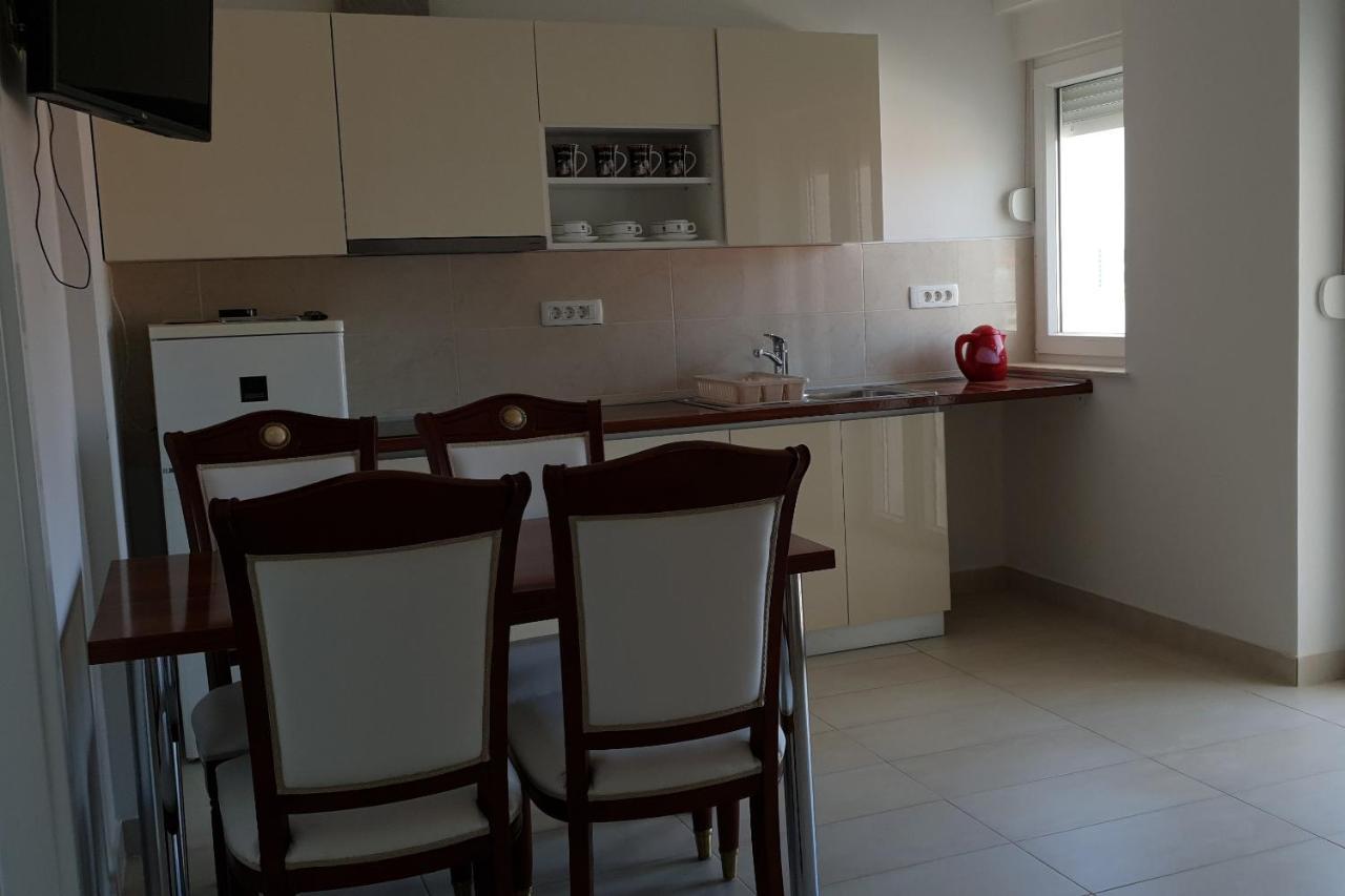 Apartments By The Sea Bilo, Primosten - 14601 Extérieur photo