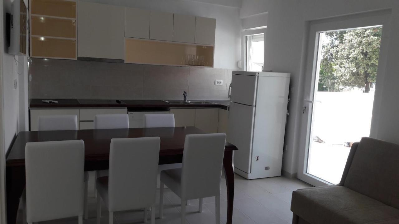 Apartments By The Sea Bilo, Primosten - 14601 Extérieur photo