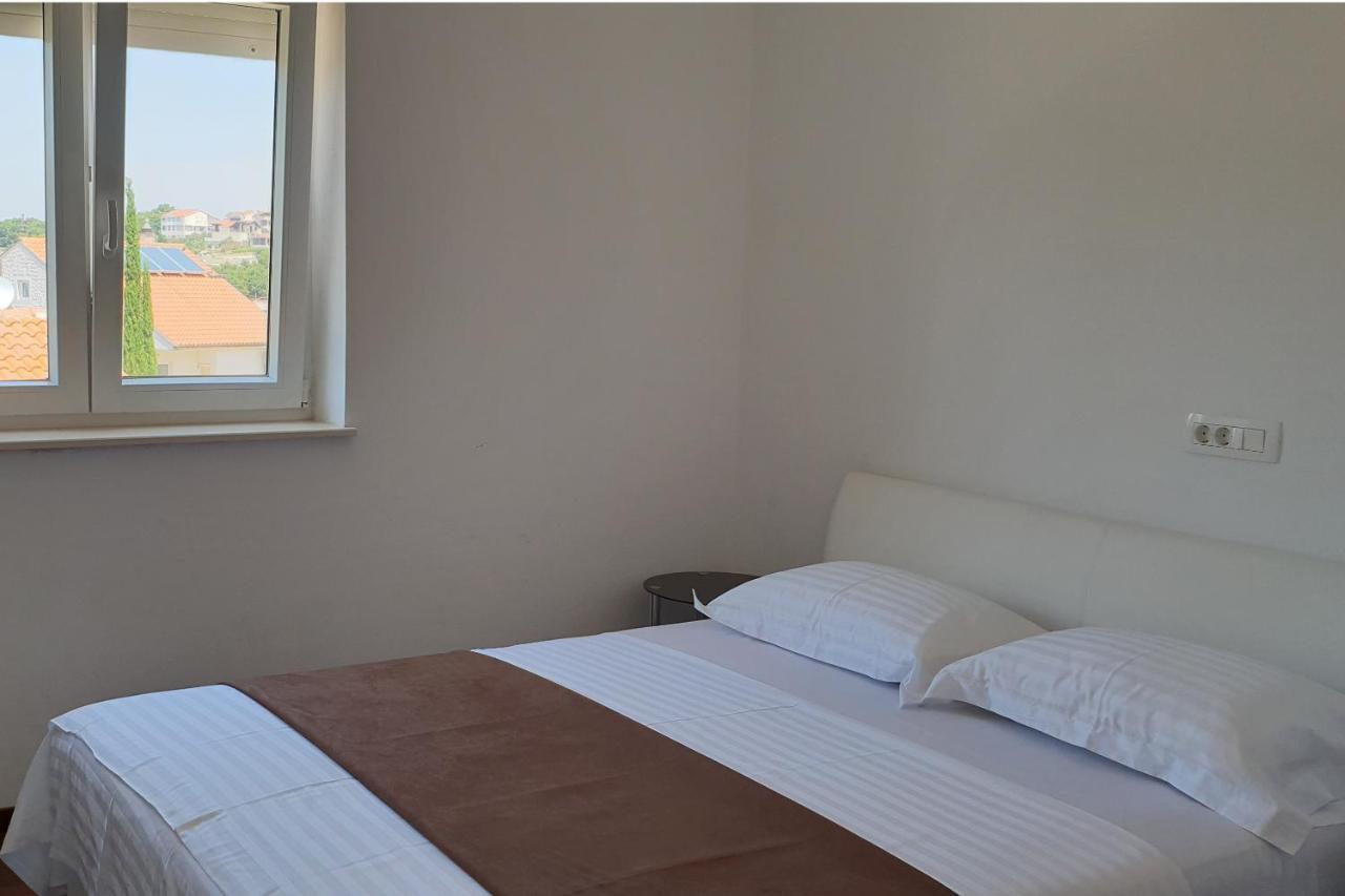 Apartments By The Sea Bilo, Primosten - 14601 Extérieur photo